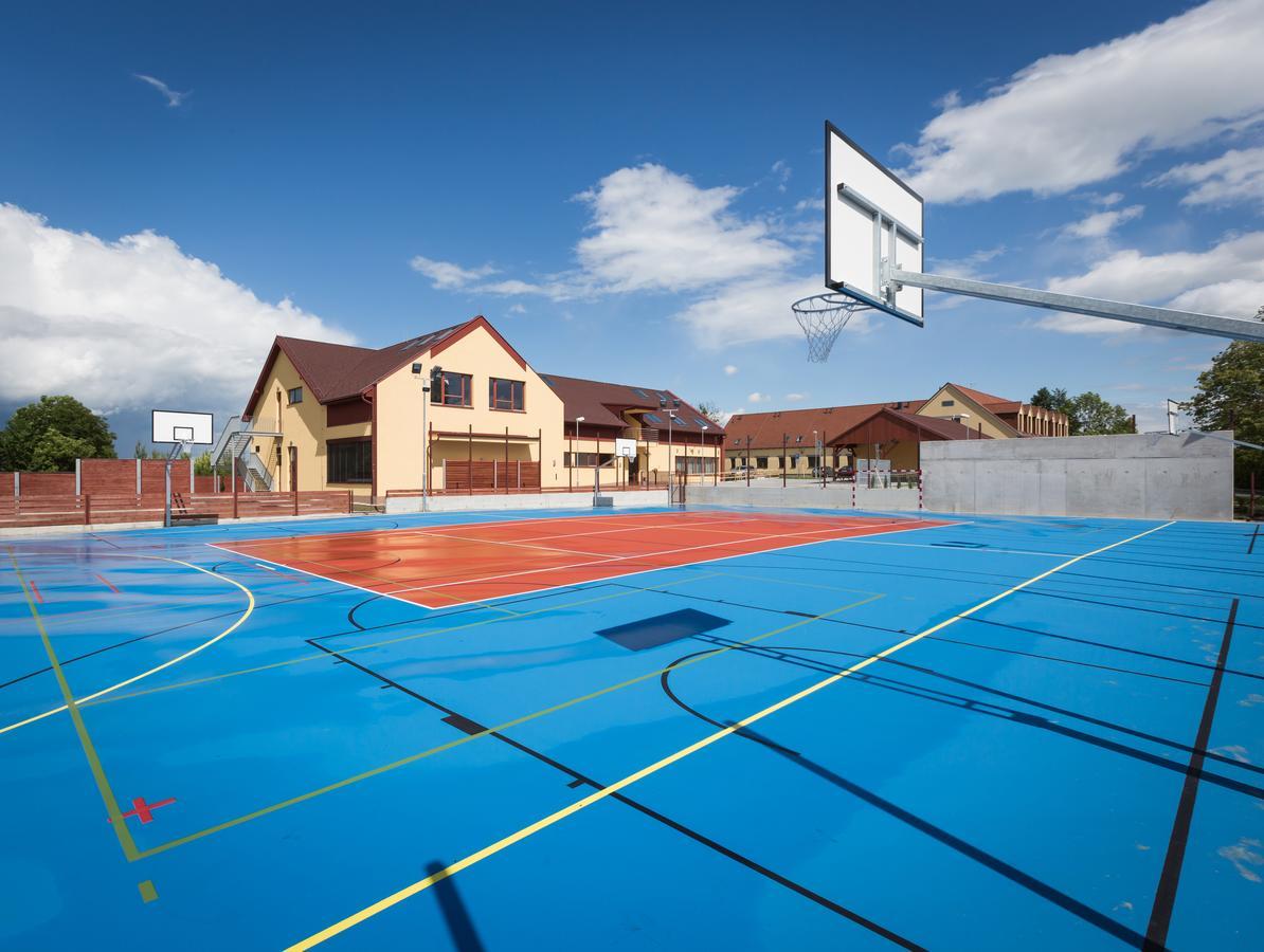 Sport Relax Hotel Na Kopecku Krinec Exterior foto